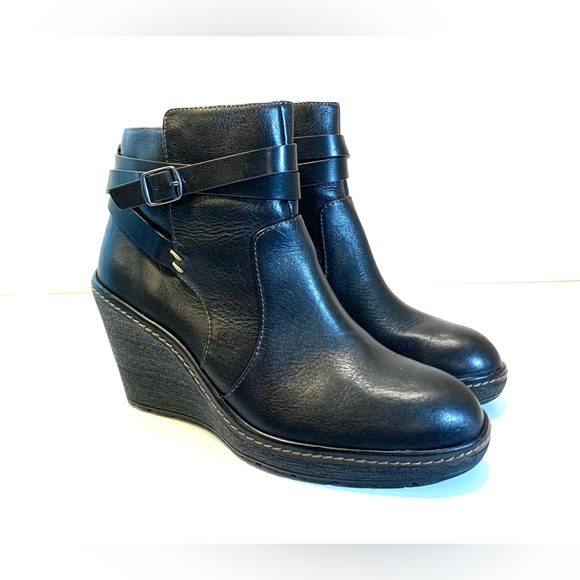 Sofft Black Leather Wedge Zip Booties Sz 8.5M - Picture 1 of 12